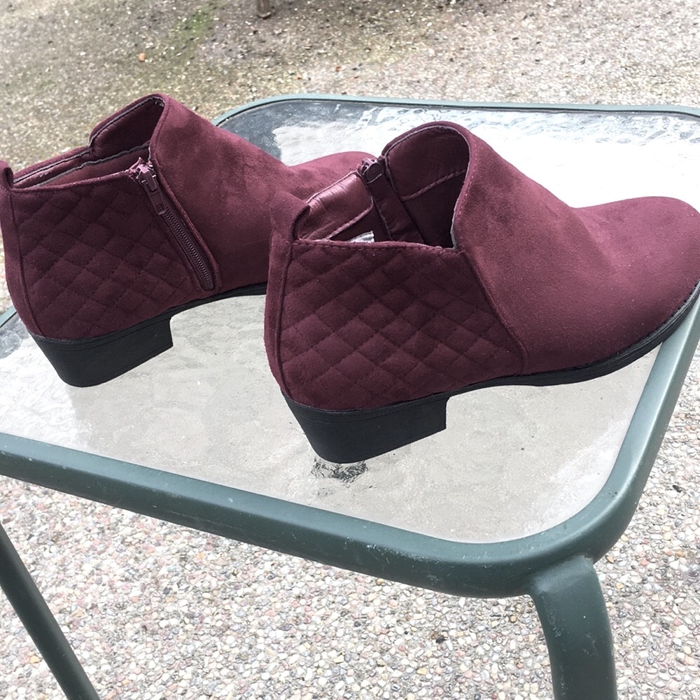Plum Suede Quilted Ankle Boots size 7.5 / small 8 - Picture 3 of 10